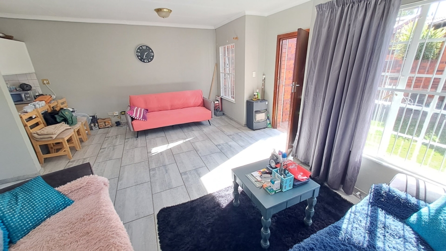 2 Bedroom Property for Sale in Langenhovenpark Free State